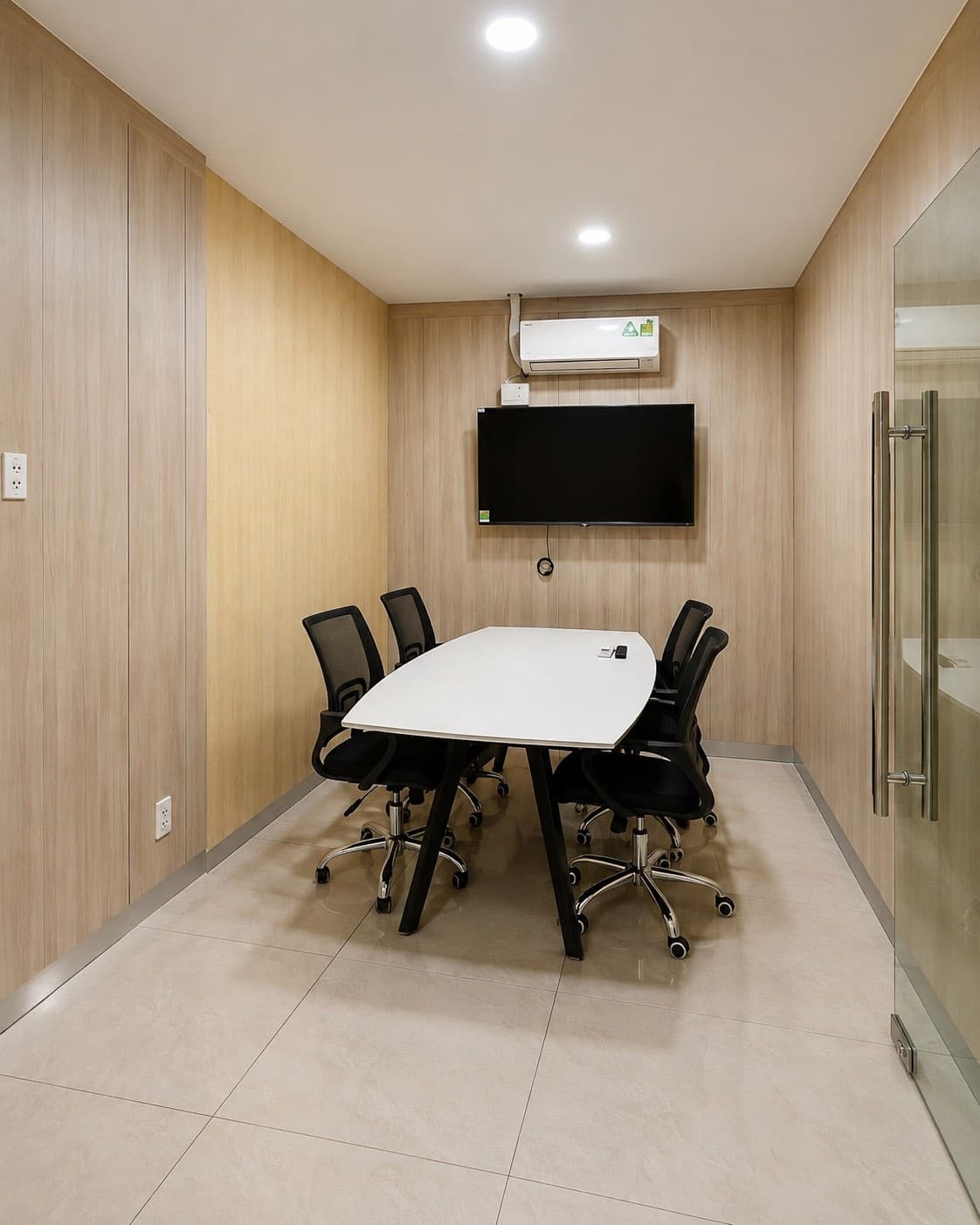 Phòng họp văn phòng 27C Quốc Hương