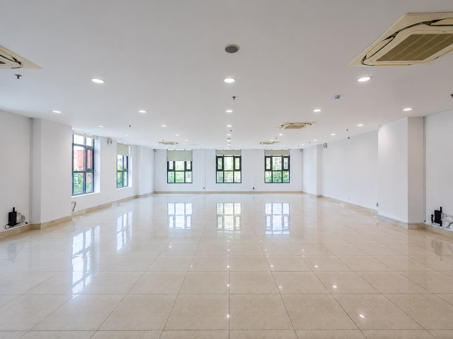 Không gian trống văn phòng 27C Quốc Hương