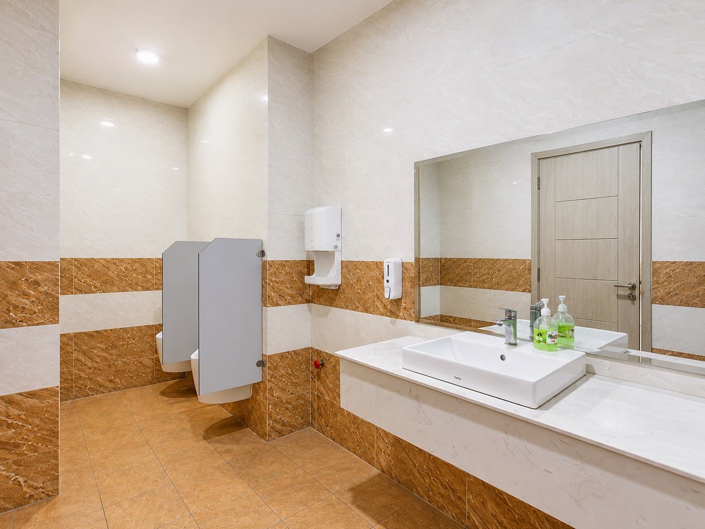 Tiện ích toà nhà văn phòng 27C Quốc Hương