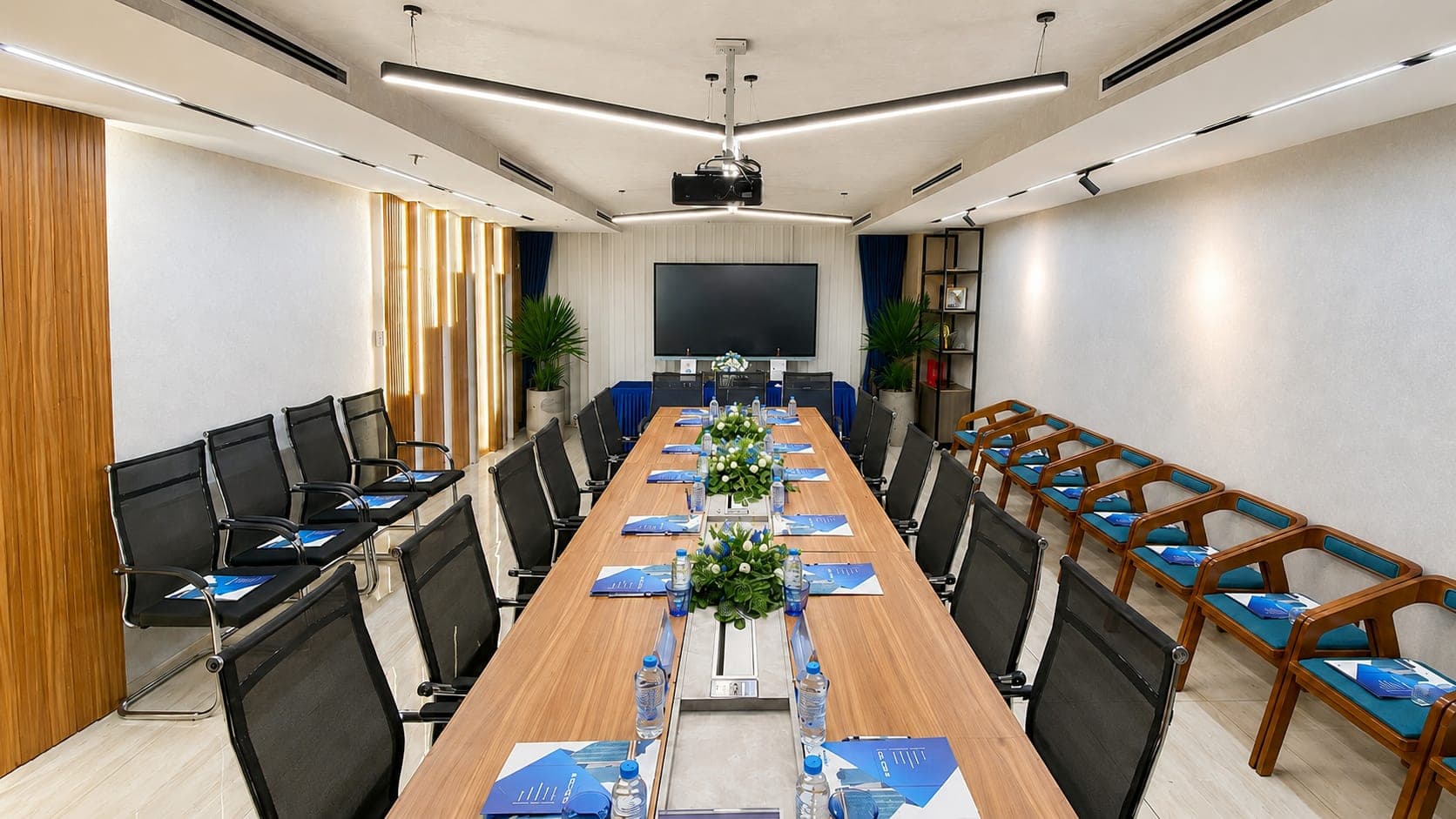 Phòng họp văn phòng Yên Thế