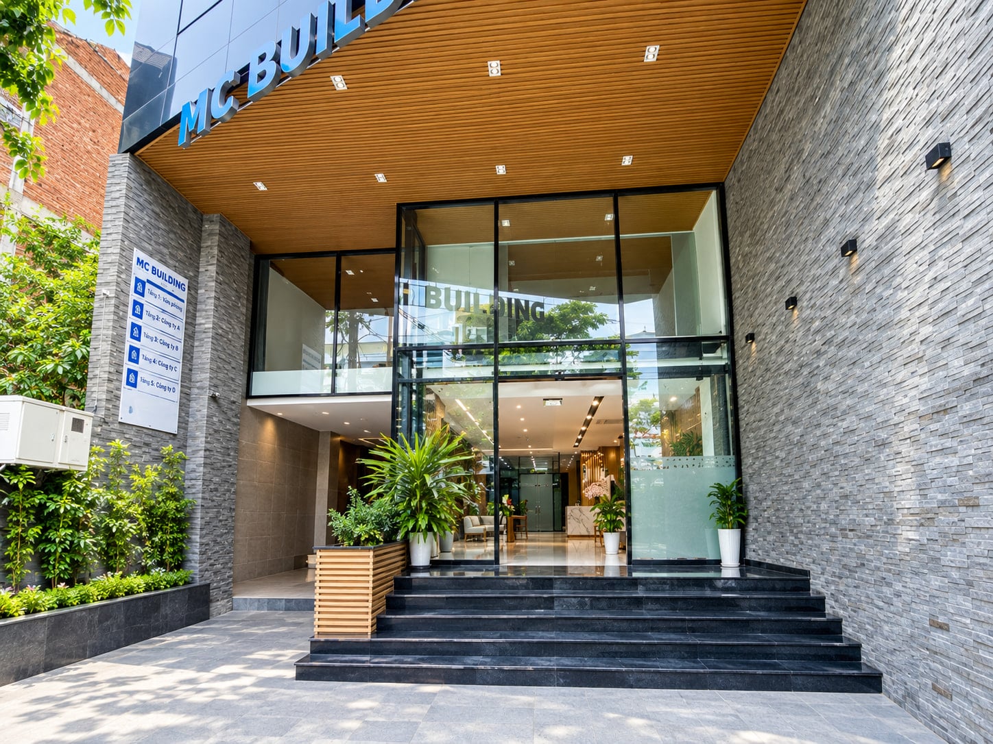 Mặt trước toà nhà MC Building — văn phòng Lam Sơn